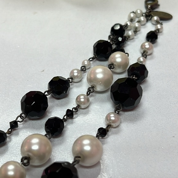 🖤WHITE HOUSE BLACK MARKET PEARL & BLACK 3 STEAND ADJUSTABLE 17” NECKLACE 🖤 - Picture 10 of 14